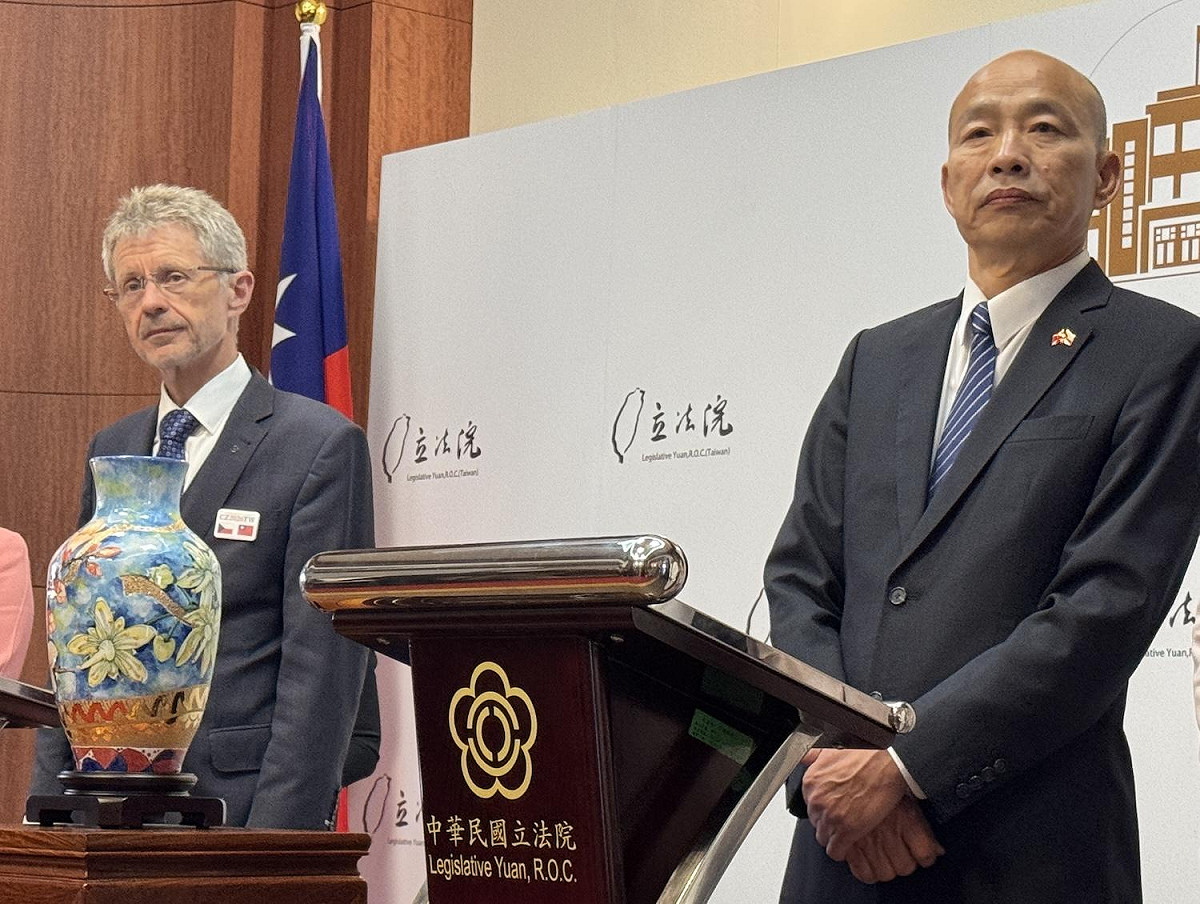 捷克參議院議長韋德齊與立法院長韓國瑜(右) 圖：林朝億/攝
