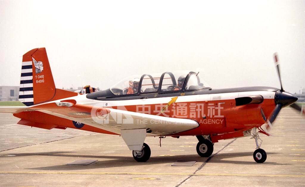圖為攝於1994年5月20日的T-34型教練機。非當事教練機。（中央社檔案照片）