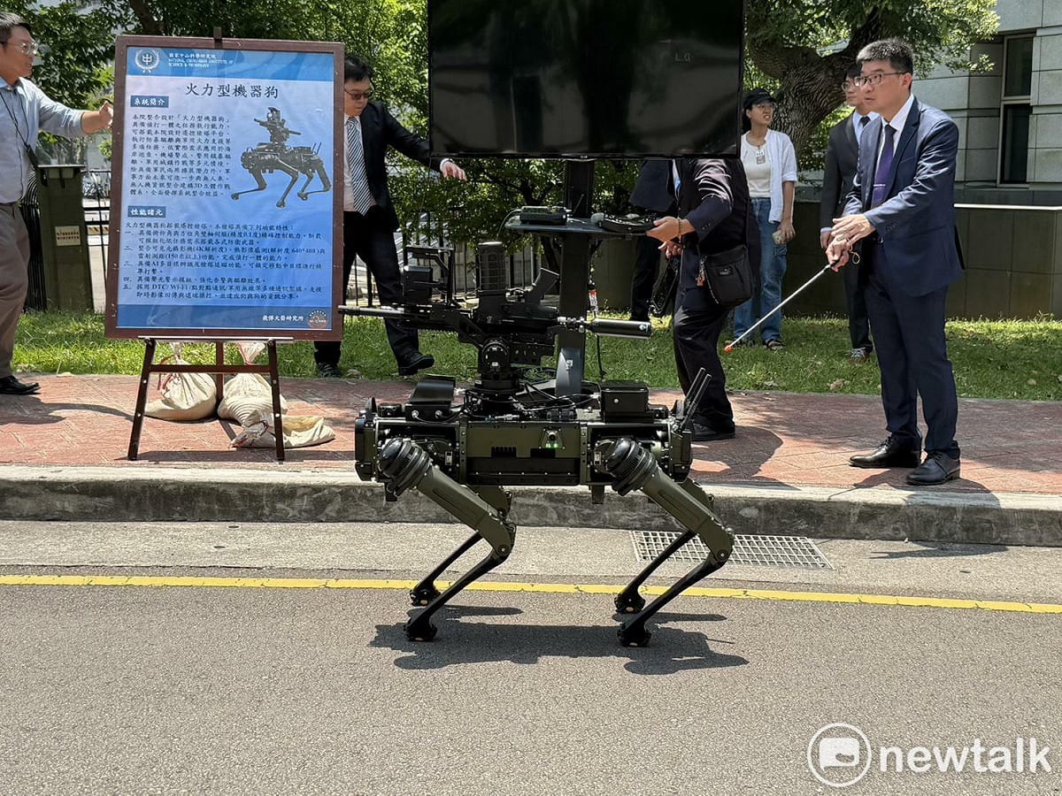 中科院今日公開光達型、偵蒐型及火力型等三種任務構型機器狗。 圖：金大鈞／攝