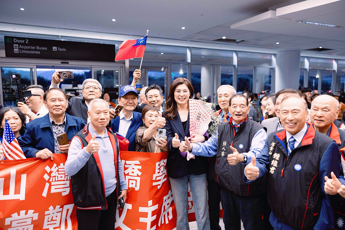 國民黨主席鄭麗文抵達美國舊金山，當地僑胞到場接機。 圖：取自鄭麗文臉書
