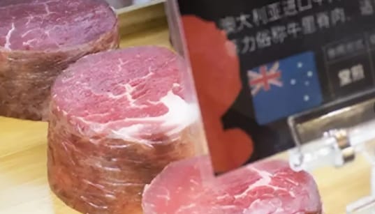 澳洲牛肉被中國宣布從3日起加稅55% 關稅。 圖 : 翻攝自觀察者網
