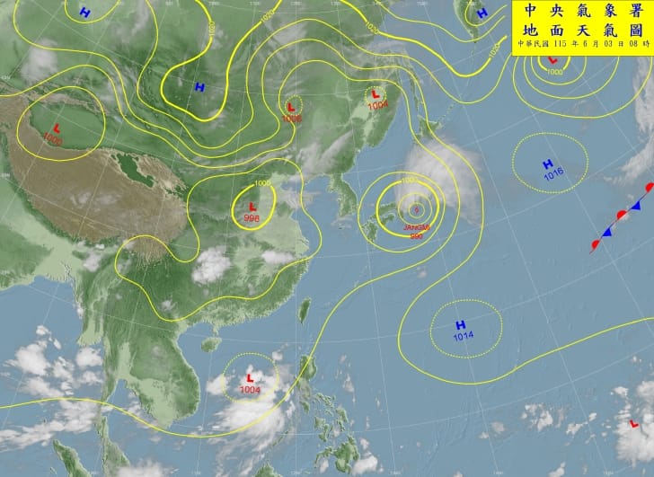 今(3)日起風向逐漸轉為西南風，後天南海低壓帶北抬，隨後滯留鋒面報到，各地雨勢將顯著增強，預計影響一週。 圖：取自氣象署