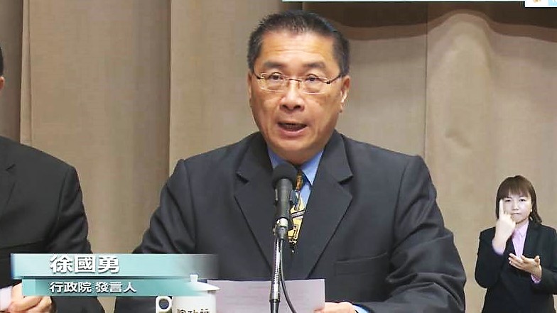 行政院發言人徐國勇今(17)日針對慶富案表示，慶富案全案關鍵是誰進總統府見了誰、誰有權力去處理這事？呼籲不要錯亂因果關係。 圖：新頭殼資料照片（直播畫面）
