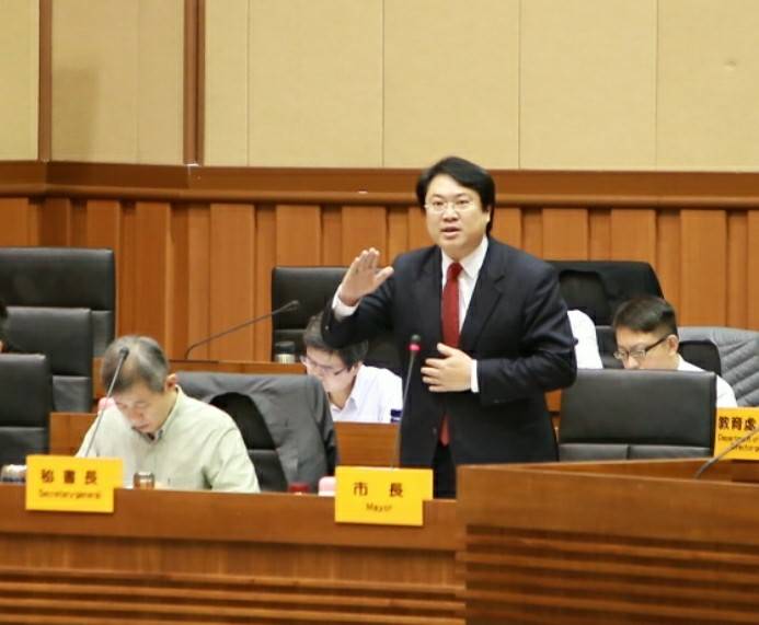 基隆市長林右昌表示，郵輪產業進駐將為基隆市帶來配套產業，包括船隻維修及下游相關產業等成長的能量，延伸性帶來新的投資就會帶來信心，這會讓各界對基隆重大公共投資，產生更清楚方向與信心。 圖：基隆市政府 / 提供