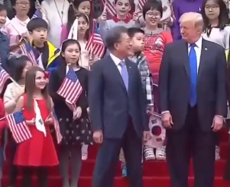美國總統川普今（7）日抵達首爾，與南韓總統文在寅舉行高峰會。 圖：翻攝川普臉書