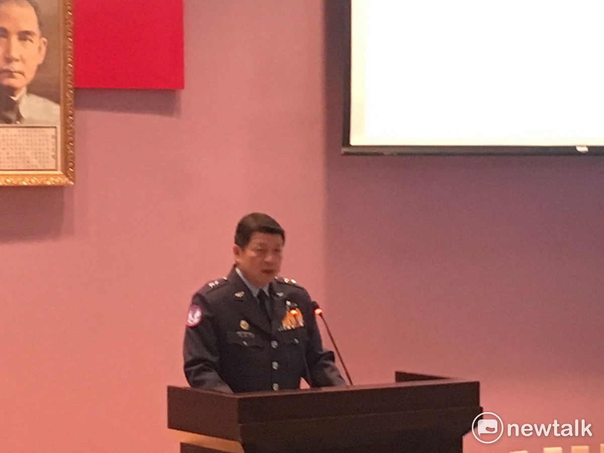 國防部空軍司令部副司令張哲平中將今召開記者會，說明昨(7)日幻象失事事件，並表示目前正全力搜救中。 圖：張良一/攝