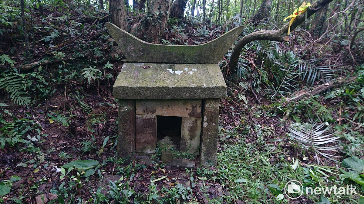 石梯坑古道，百年石造小土地公。 圖：劉憲宗／提供