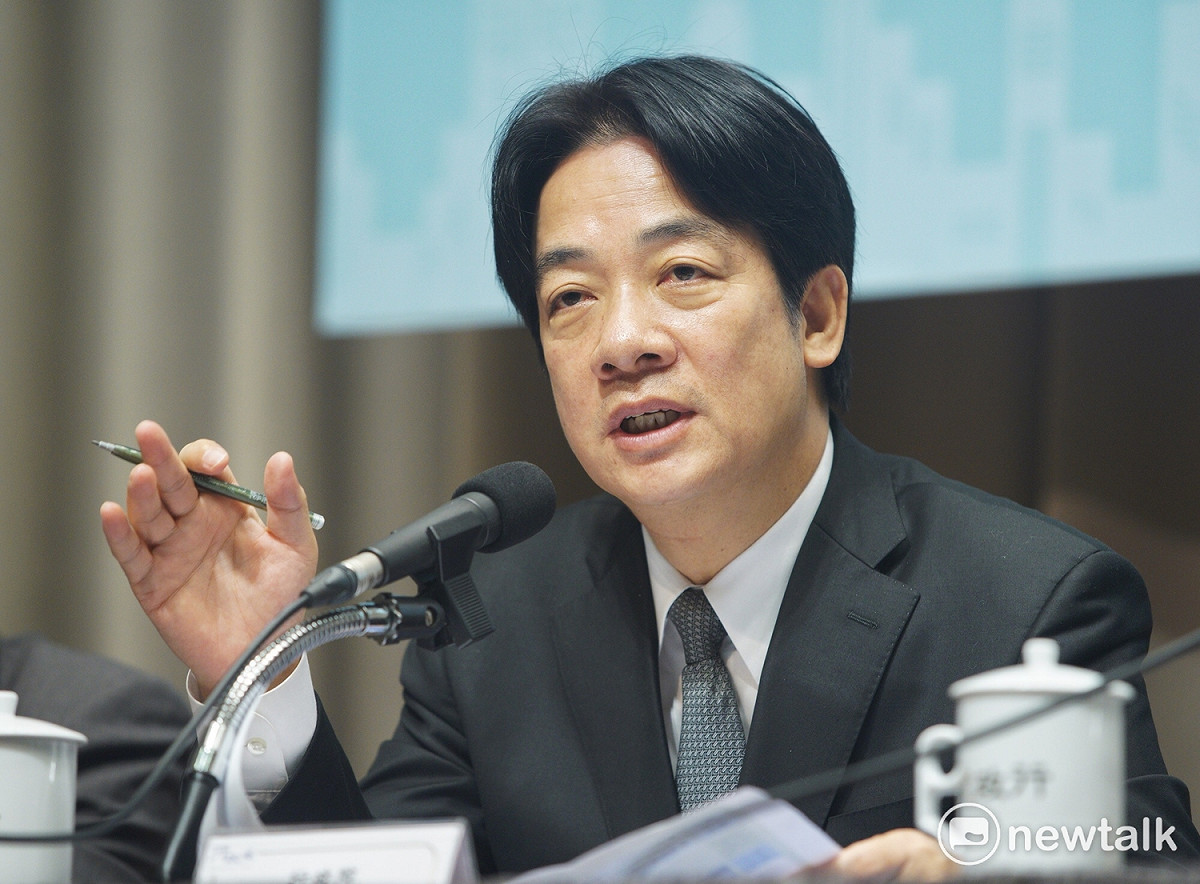 行政院長賴清德今（8）天上午召開記者會宣示落實2025年非核家園的目標，卻說出「再轉核能電廠是最後的手段！」 圖：張良一/攝