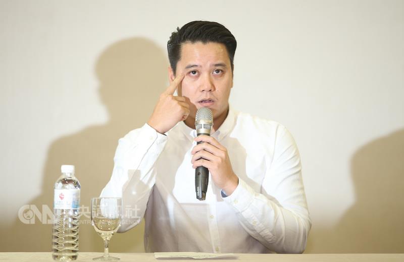 中華職棒中信兄弟隊投手陳鴻文遭釋出，他8日在台北出面澄清打假球傳言，並表示無法接受莫須有指控，將控告壹週刊。 圖 : 中央社