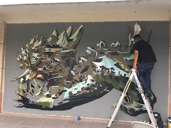 14個國家的藝術家為苓雅區老舊建物外牆進行彩繪美化，創作24面大型牆面壁畫。 圖：翻攝自陳菊臉書