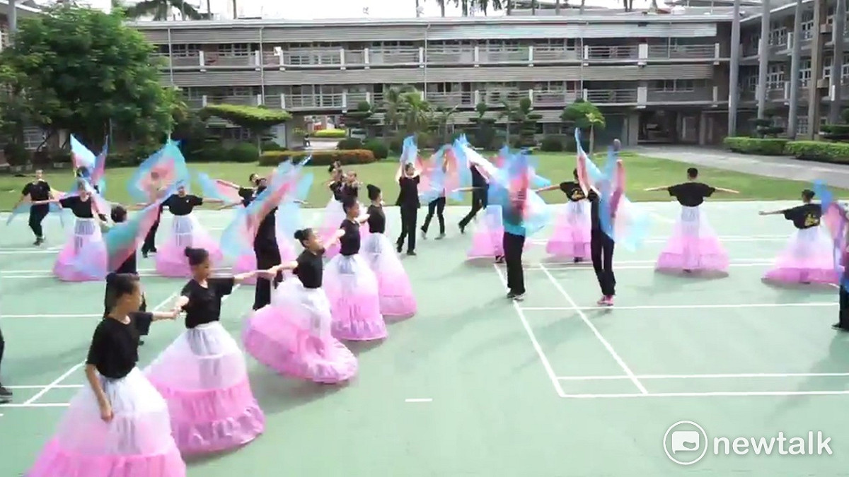 彰化縣彰安國中參加2017臺中國際踩舞祭，於會前勤練舞 圖:台中市觀旅局提供