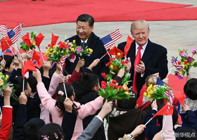 美國總統川普與中國國家主席習近平今天進行長時間會談。川普會議空檔現身表示，相信與習近平能合作解決「可能所有的」世界問題。 圖 : 翻攝自新華社網頁