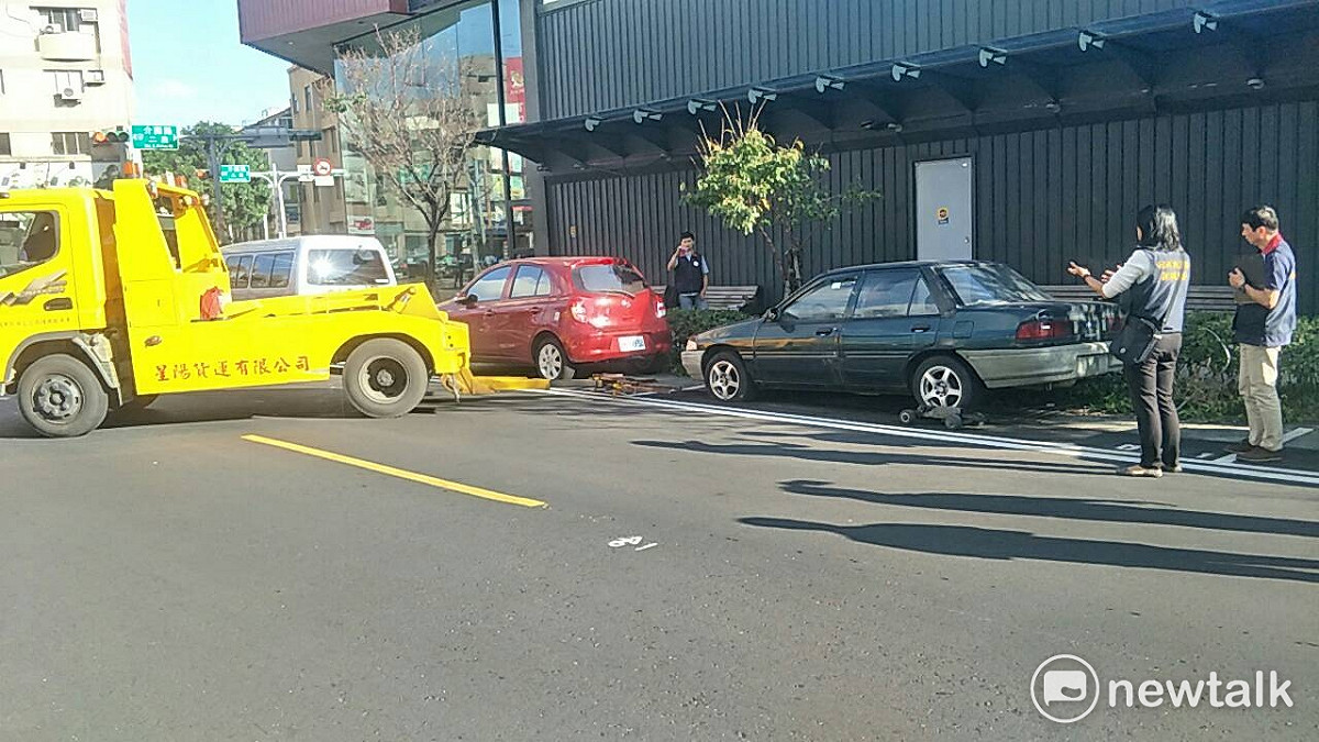 桃園市政府與法務部行政執行署桃園分署聯手合作，今(9)日分別在龜山區湖邊路及八德大和路查扣停車費欠繳大戶，其欠費分別高達為23.3萬(桃園市最大欠戶)及4.76萬元。圖為八德區大和路口 圖：桃園市府提供