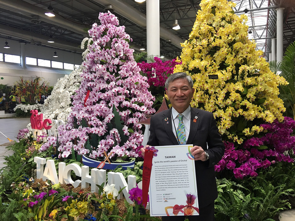 由於台中是下一屆世界蘭花會議主辦城市，副市長張光瑤率團赴厄瓜多參加自11月8日至14日舉辦的世界蘭花會議，同時向國際宣傳明年將於台中舉辦的2018台中世界花卉博覽會。 圖：台中農業局/提供