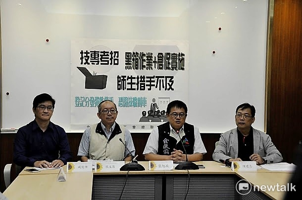 全教總理事長張旭政(右2)表示，該會並沒有杯葛全教產，全教產說話要拿出證據／ 圖：陳香蘭／攝