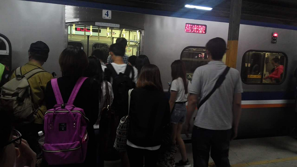 南投晚間地震不斷，台鐵表示，到深夜11時30分為止，計影響27列590分、5800人，敬請旅客見諒。 圖：翻攝自台鐵臉書(資料照片)
