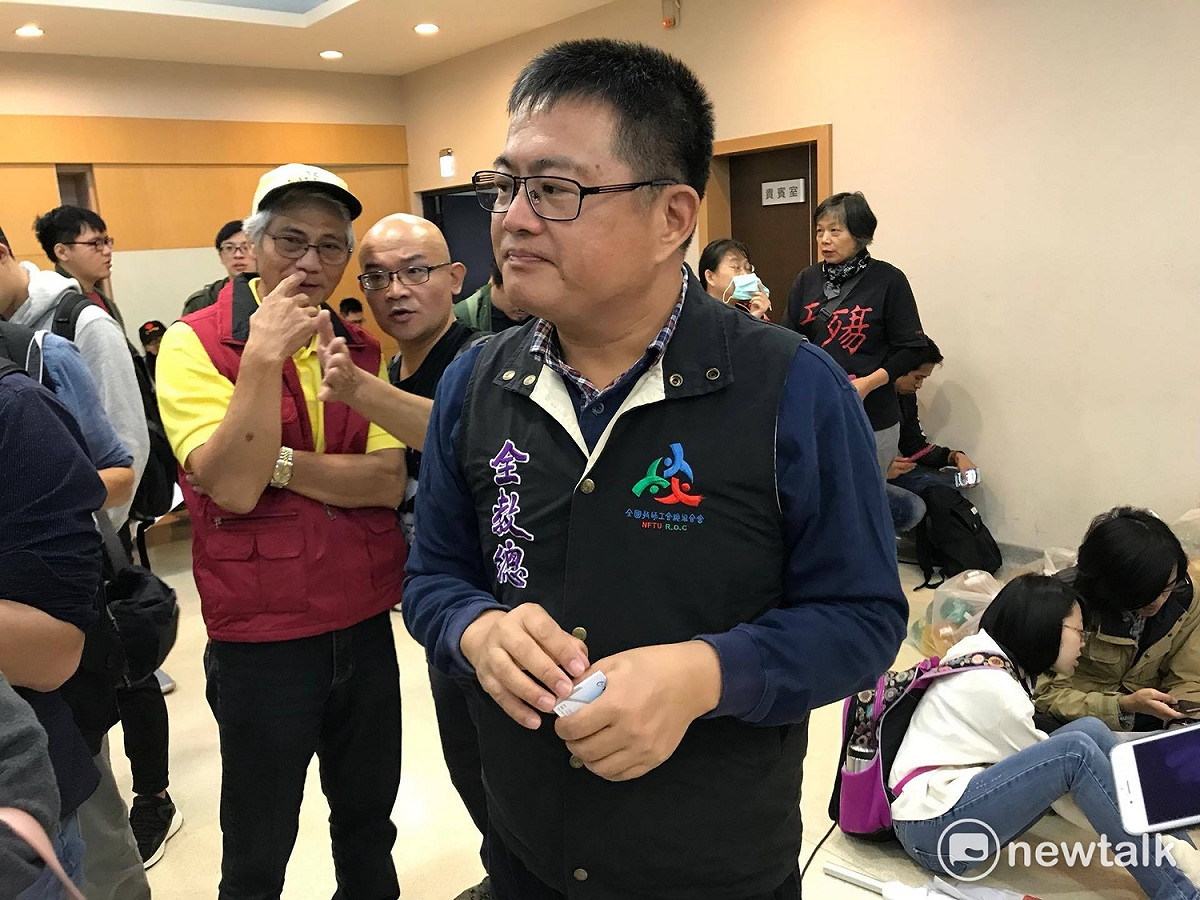 全教產昨發聲明退出秋鬥。全敎總理事長張旭政表示，全教產一直以來都被歸類在勞工線，今年硬要擠入教育線，卻被認為是在刻意搞排擠，讓他們覺得很遺憾。 圖：周煊惠 / 攝