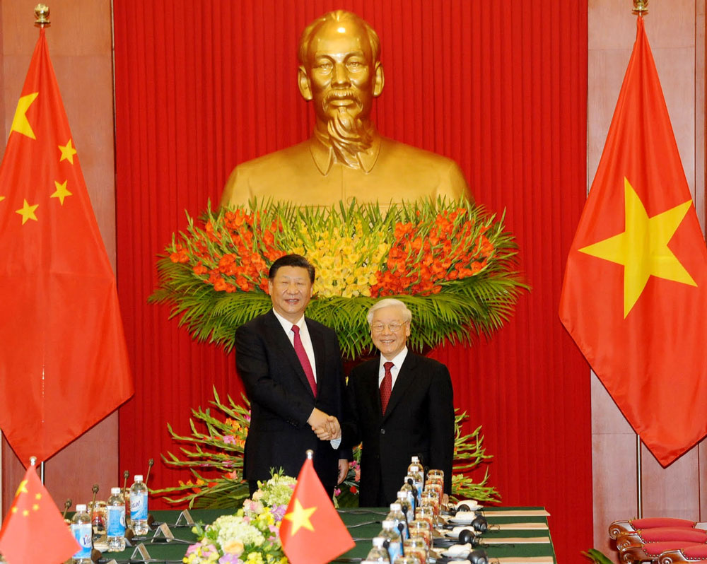 中國國家主席習近平（左）12日會晤越南共黨總書記阮富仲，雙方就維護南海和平達成共識。 圖：翻攝越南政府官網