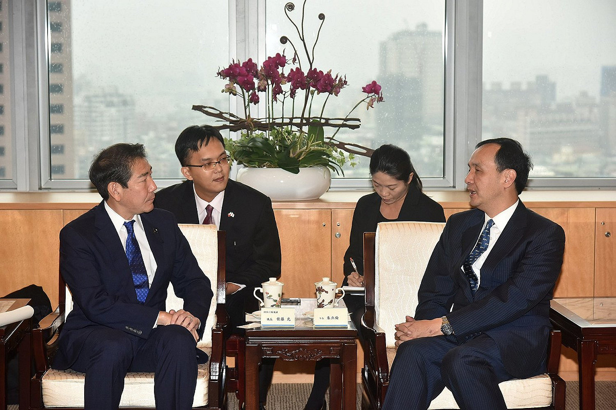 佐藤光於今年5月獲選為議長，這次首以議長身分訪台，佐藤光也提到，新北市境內建築多為高樓大廈，卻還可以看到許多綠意盎然之處，感到非常訝異。 圖：取自新北市政府