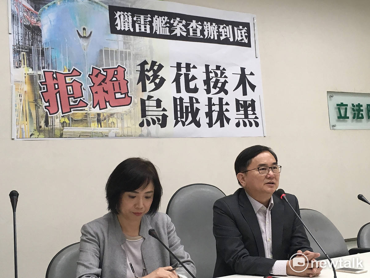 民進黨團幹事長劉櫂豪今（14）日表示，府方已經嚴正澄清，從未跟慶富任何人接觸，「是陳偉志自吹自擂」。書記長何欣純也指出，當時船模脫磨工程已提前完成，依約可以請款，且實際申請撥款日期是11月28日，時間根本對不上。因此兩人齊聲痛批報導此事的媒體和國民黨團「造謠抹黑。」 圖：黃韋銓/攝