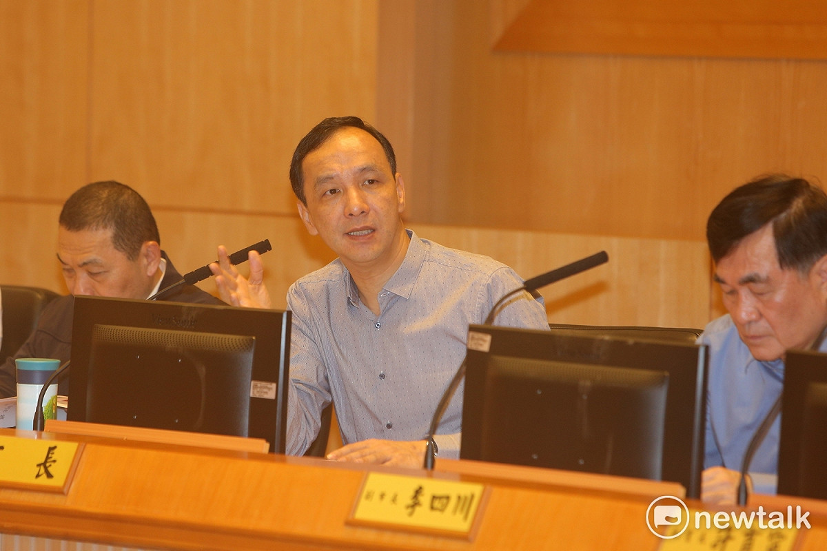 朱立倫在市政會議說，新北是全國第一個推行「時間銀行」政策的城市，就是他7年前提出的「志工銀行」、現在的「佈老志工」，但很多人都不知道。 圖：王峻昌/攝