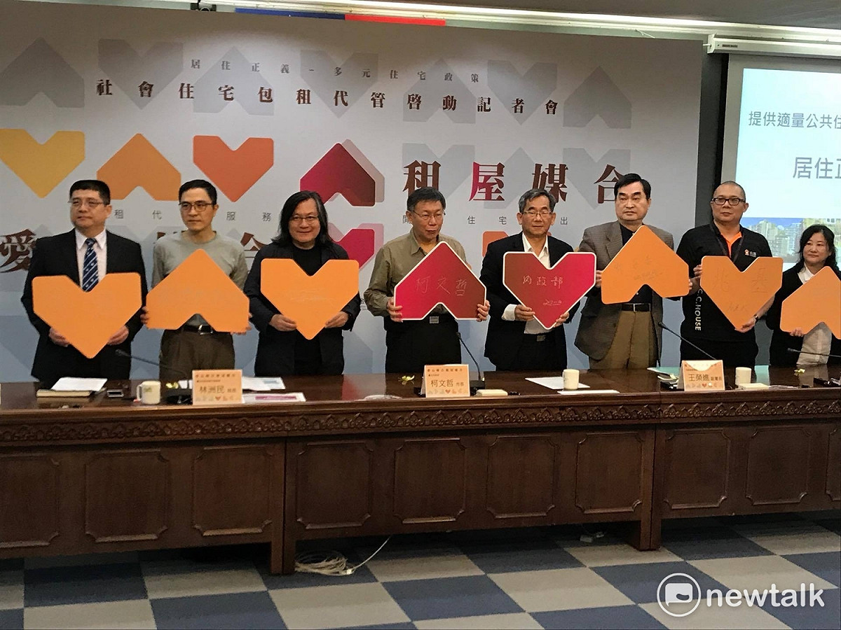 台北市長柯文哲（左4）、都發局長林洲民（左3）、營建署副署長王榮進（右4）、副市長鄧家基（右3）。 圖：周煊惠 / 攝