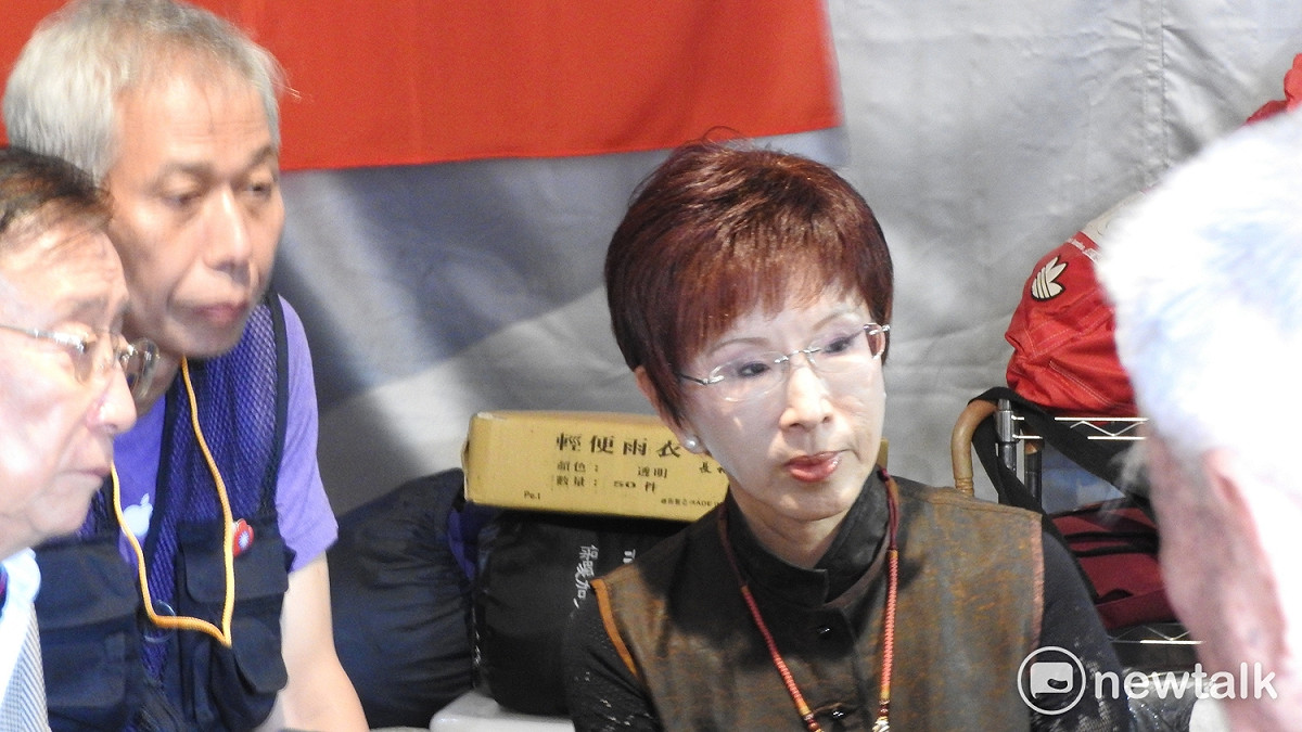一到現場她先與八百壯士指揮官吳其樑等將領進行閉門會議。 圖：趙婉淳/攝