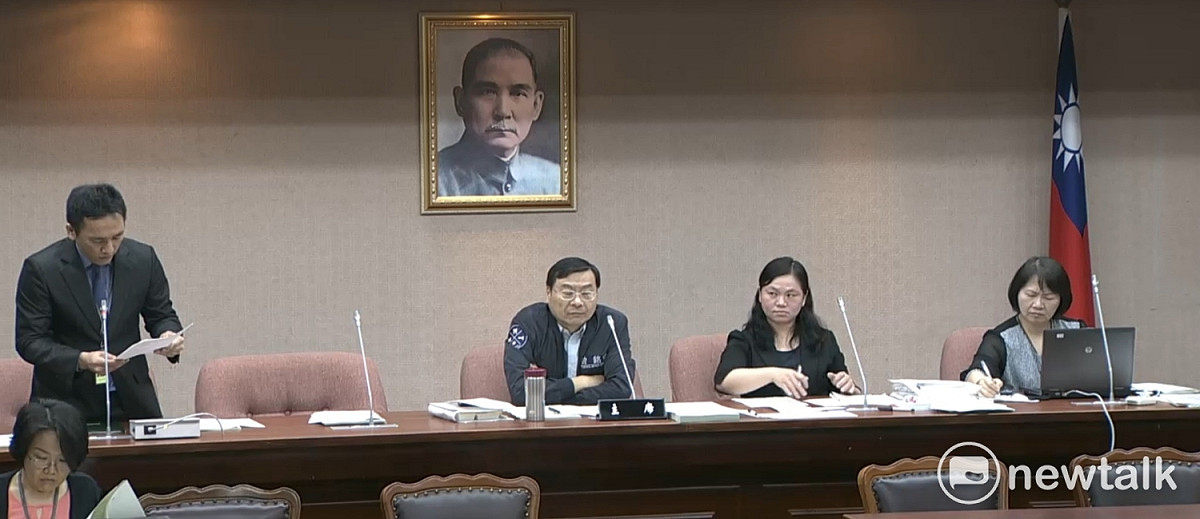 攸關一例一休的勞基法修正草案，去年僅交由社福衛環委員會審議，民進黨立委谷辣斯中午在程序委員會中提議，要求加入經濟與交通委員會聯席審查，國民黨團聞言立即表達反對立場。 圖：翻拍自立法院直播