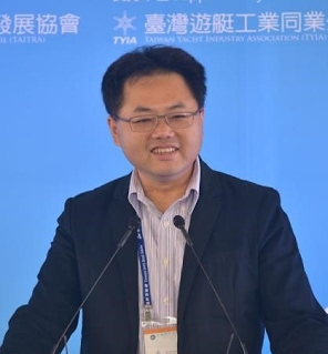 高雄地檢署針對高雄市海洋局長王端仁去年10月7日秘會慶富副董陳偉志時，疑似獻計慶富，要取得興達港造船用地，漁業署的招標規範限制條件必須量身訂作，摒除競爭者。 圖 : 翻攝自高雄國際郵輪協會