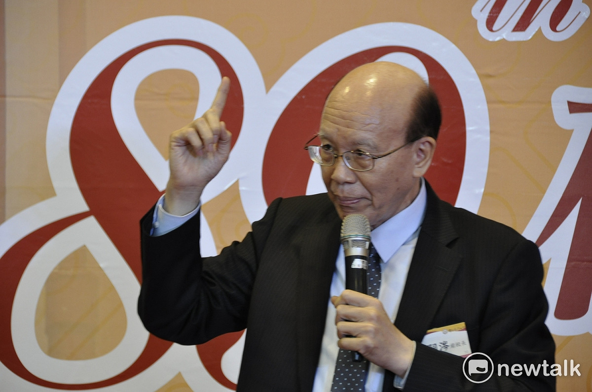 搶救台大在世界大學的排名，前台大校長、台大校友會總會長李嗣涔發起為台大校務基金募款，而大錢小錢都要募，希望校友一年捐給母校100元美金。 圖 : 陳香蘭／攝
