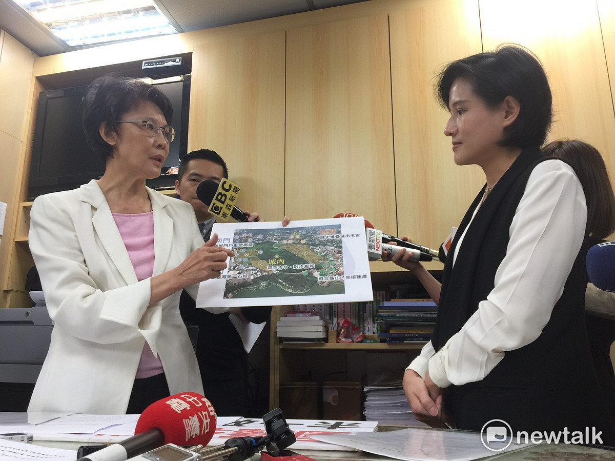 鄭麗君今（15）天上午接受黃昭順邀約前往其辦公室溝通。 圖：趙婉淳／攝