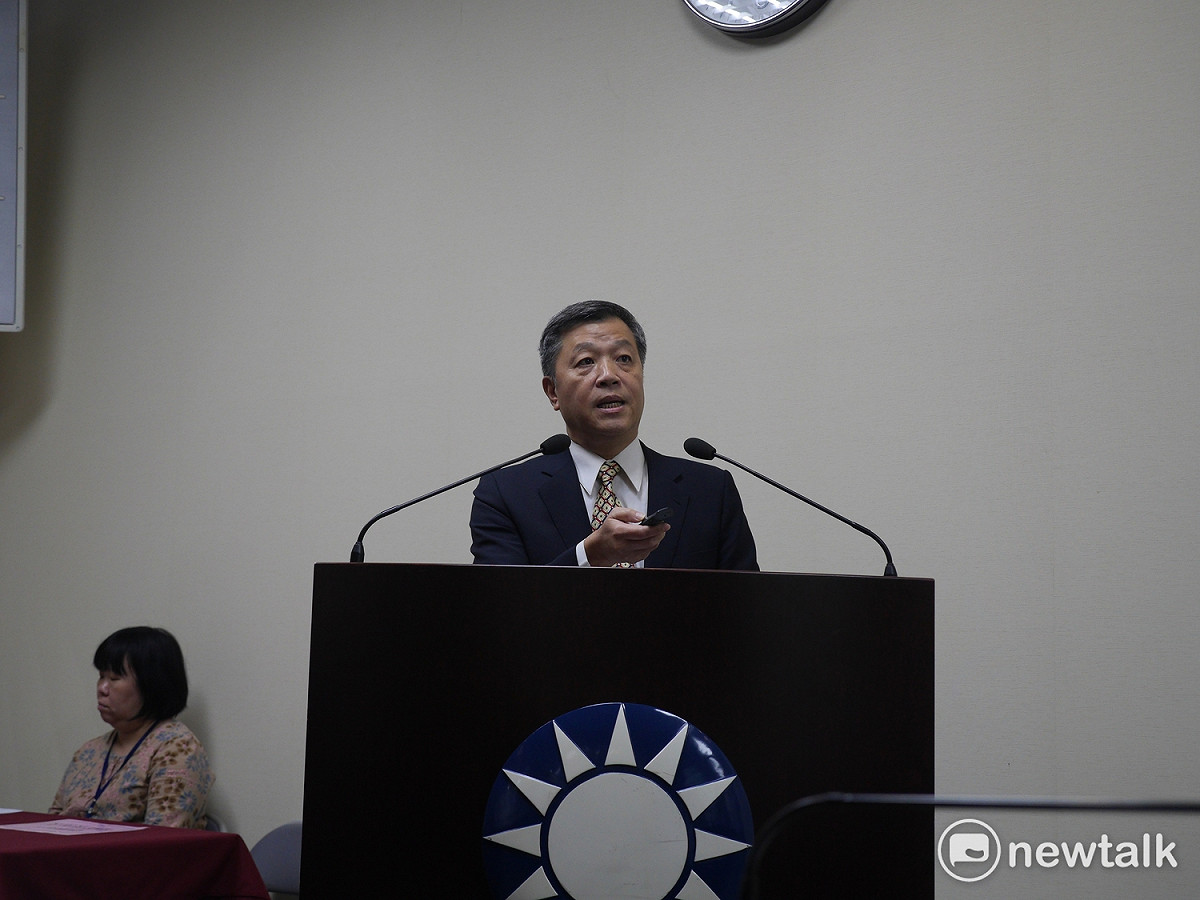 日前國民黨團與智庫成立「一例一休專案小組」，研商修法方向且以提出黨團版本，智庫副執行長陳雄文今（15）天下午到中常會上報告。 圖：趙婉淳/攝