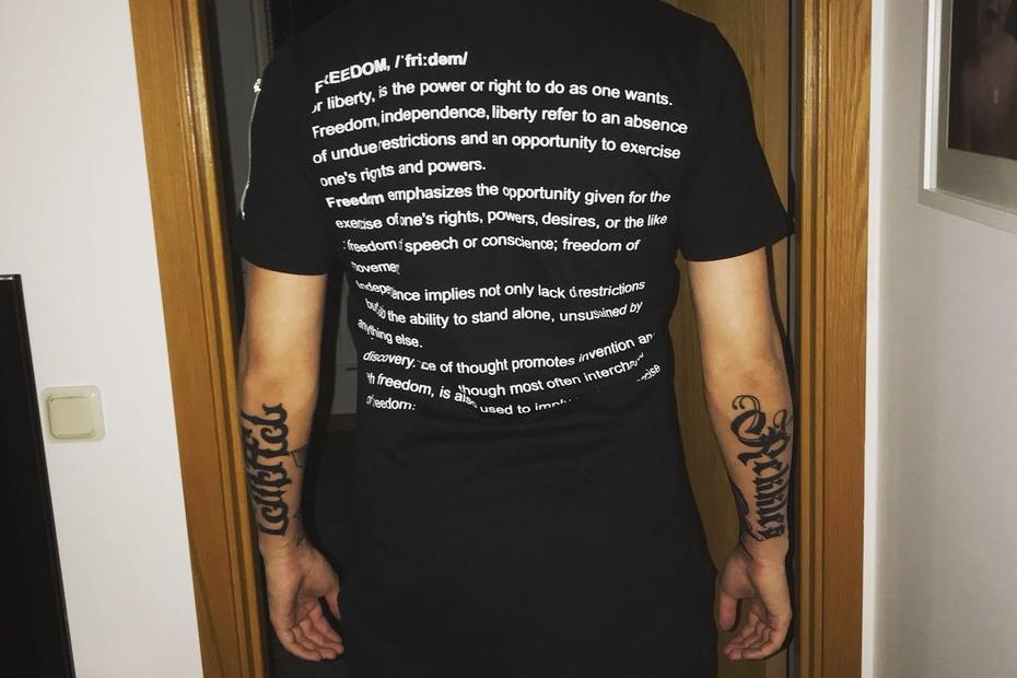 Rekkles手部的字母刺青。 圖：翻攝自Rekkles Twitter