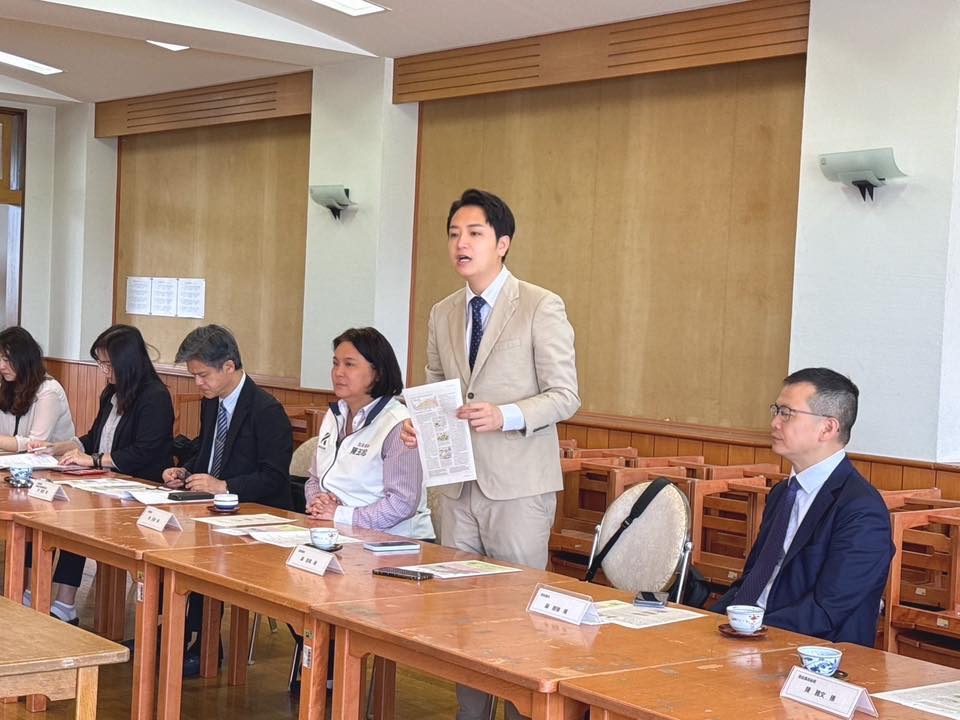 民進黨指控以公費出國考察後，羅廷瑋發布考察照片，並澄清這次赴日考察是全程自費，機票、住宿都由參與委員自行負擔。 圖：擷取自羅廷瑋臉書