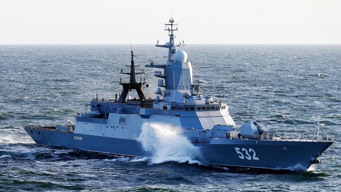 烏軍今日( 3 日)清晨派遣大批攻擊型無人機對俄羅斯聖彼得堡的克朗施塔德海軍基地發起攻擊，炸毀包含「博伊基」號護衛艦在內的多艘船艦。 圖：翻攝自 @bayraktar_1love X 帳號