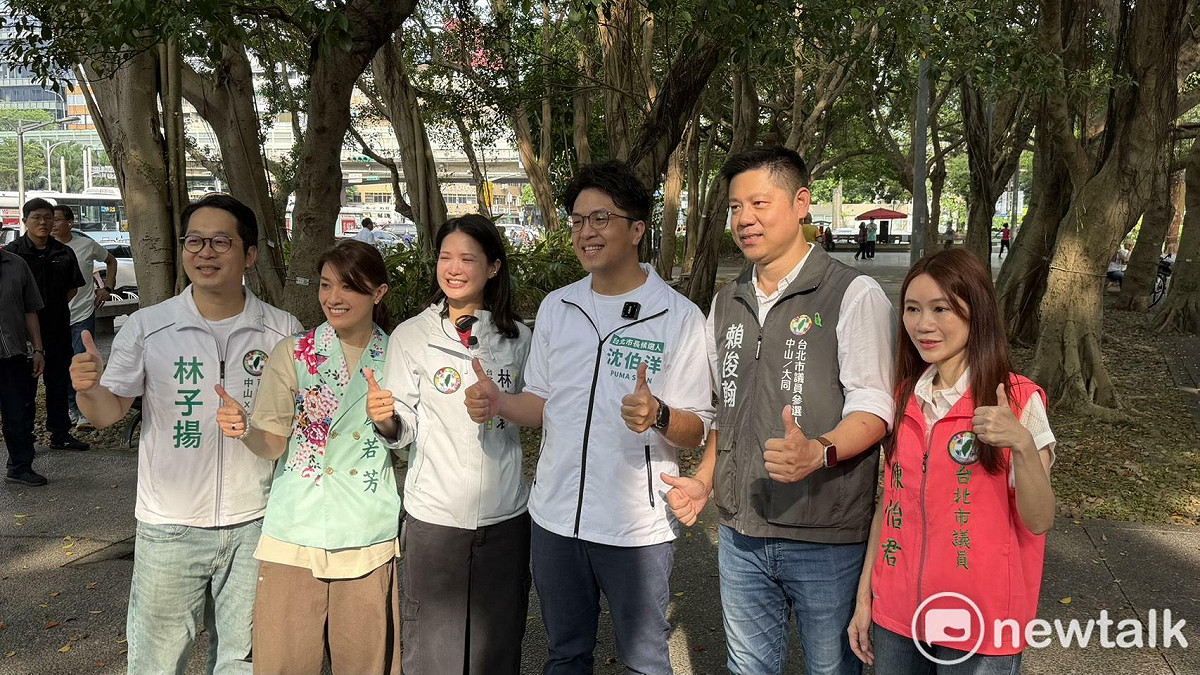 民進黨台北市長參選人沈伯洋日前赴榮星花園晨掃拜票，台北市議員林亮君（左三）、顏若芳（左二）、陳怡君（右一）、台北市議員參選人林子揚（左一）、賴俊翰（右二）等人陪同。 圖：高逸帆／攝