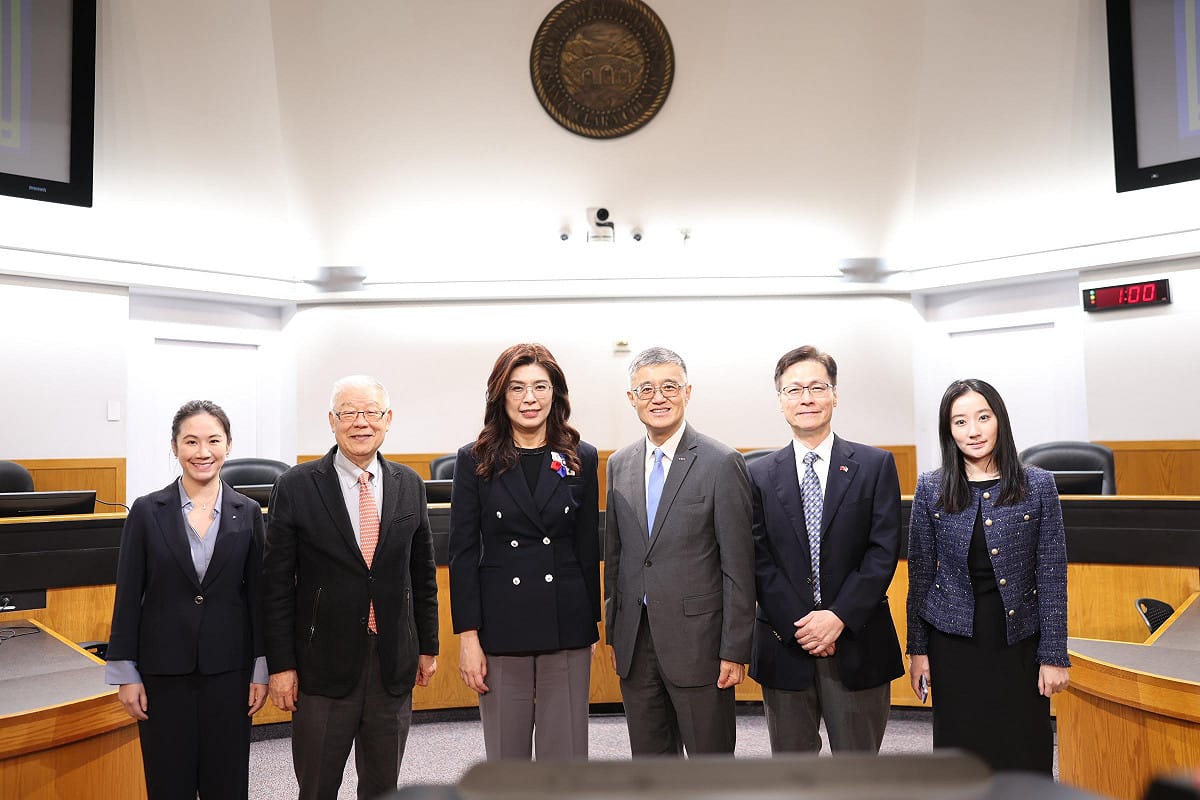 聖塔克拉拉縣議長李洲曉（圖右三）接見國民黨訪美代表團。 圖：國民黨/提供
