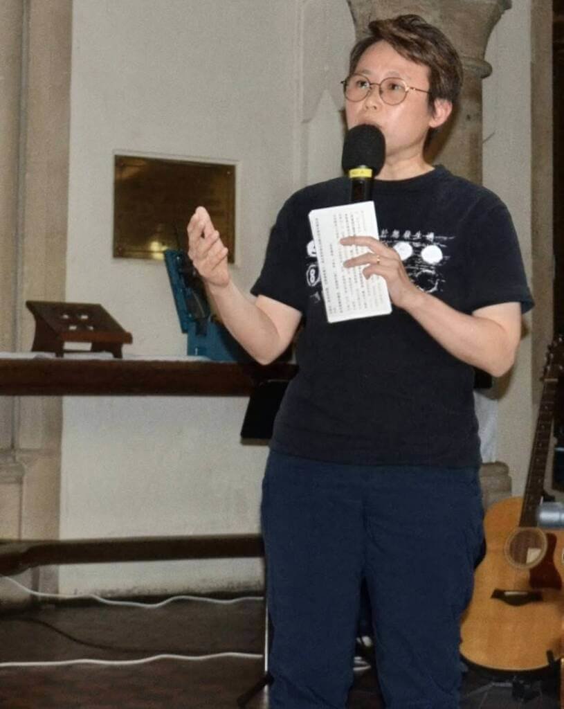 六四已發生了37年，列明慧說，昔日支聯會的戰友被捕，自己身在自由的世界裡，守護歷史成了「一種很沉重的託付」。圖為她日前在英國出席六四紀念集會時發言。 （受訪者提供）中央社