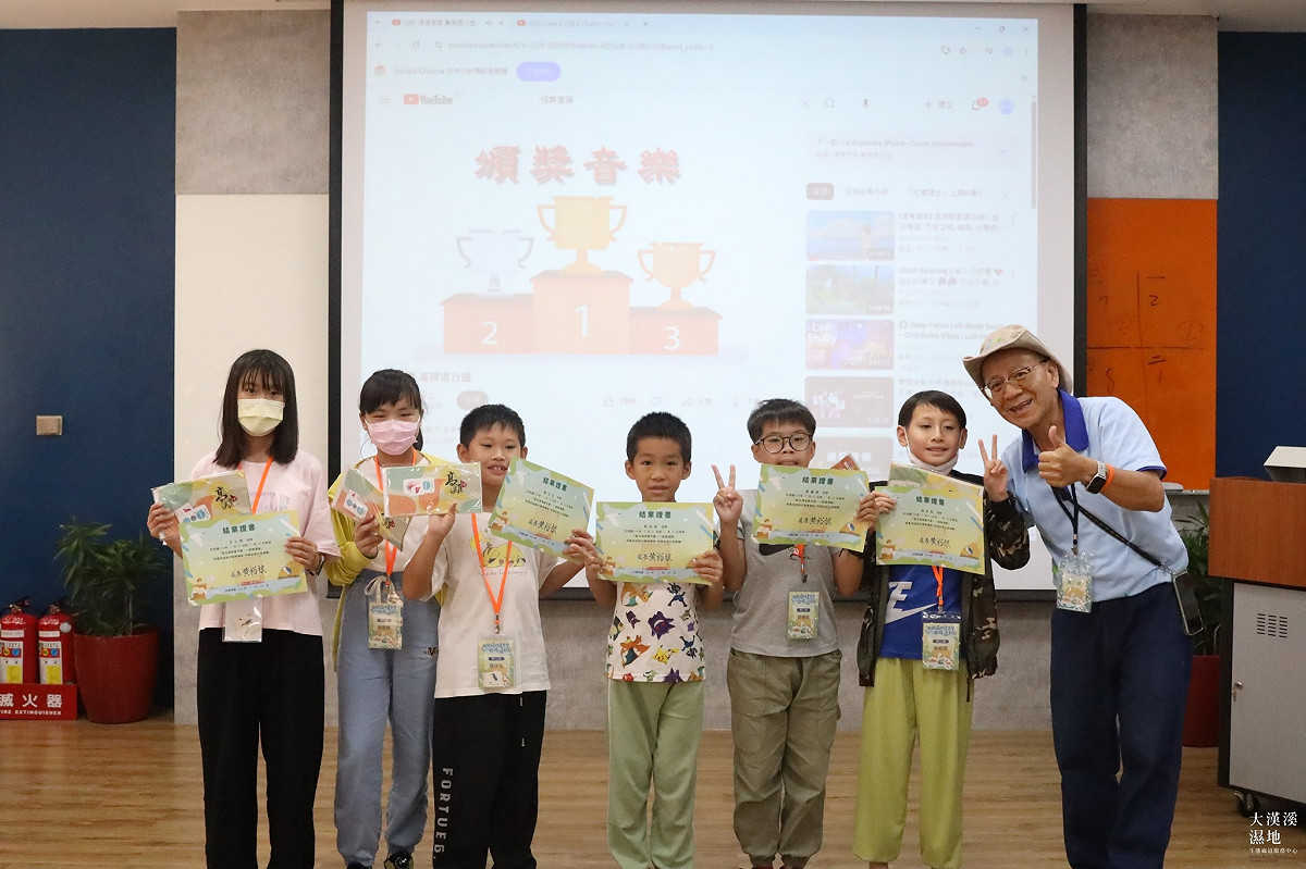 完成夏令營任務，還能拿到結業證書。 圖：高灘地工程管理處／提供