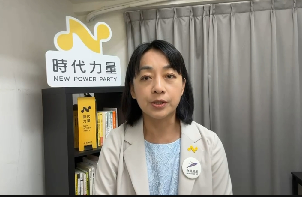 針對黃國昌今早回應書中撰寫內容，時代力量黨主席王婉諭隨即拍攝影片做出回應，質疑他：「難道換黨就換腦袋，換黨就換一份記憶？」 圖：擷取自 時代力量 提供影片