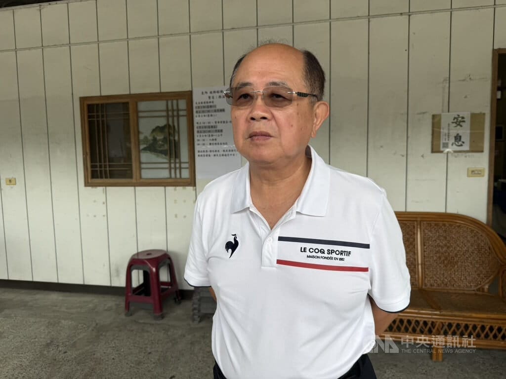 中華郵政公司外包楊姓司機4日到竹南郵局載運郵件，遭不滿郵局噪音的劉姓男子砍殺10餘刀身亡。死者哥哥楊金福（圖）5日受訪臉色沉重地表示，看到弟弟被砍到幾乎認不出來，怨嘆「社會真的病了」。中央社記者管瑞平攝　115年6月5日