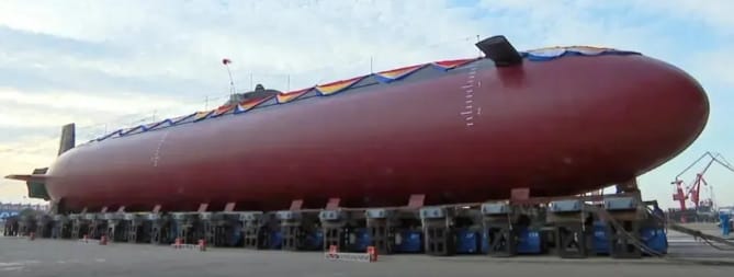 早在2018年，中國就建造過一艘小型無傳統指揮塔圍殼構型的展示驗證型潛艦。 圖 : 翻攝自巔峰高地