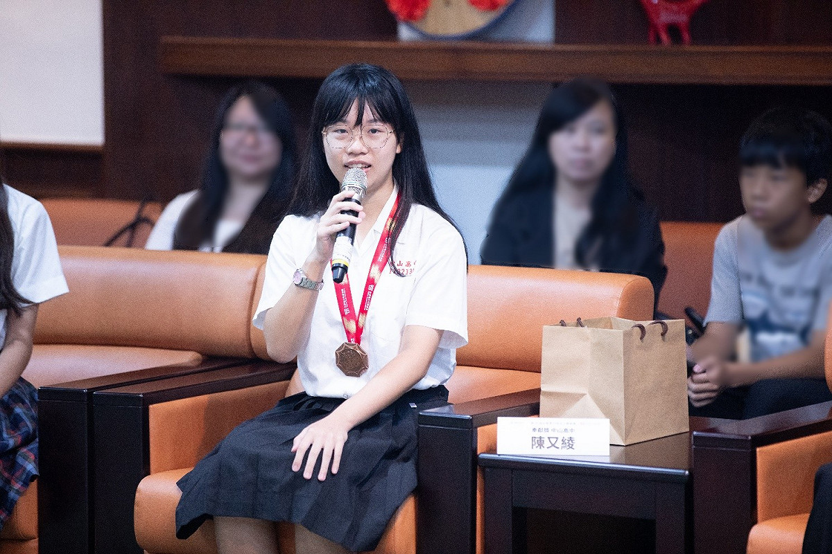 陳又綾將美術專長帶入小兒科病房與偏鄉地區。 圖：高雄市青年局/提供