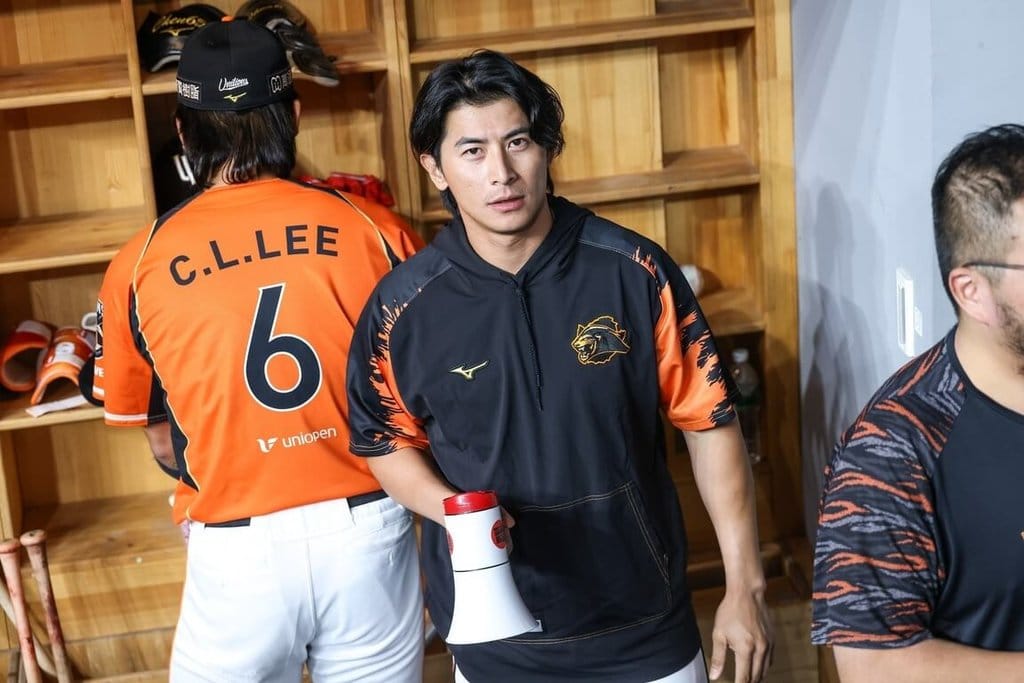 中華職業棒球大聯盟統一7-ELEVEn獅隊野手陳傑憲（圖）由於脊椎滑脫問題，近幾場板凳待命。雖沒上場，拿「大聲公」當啦啦隊也很稱職，5日也解惑大聲公來源。（統一獅隊提供）中央社記者謝靜雯傳真　115年6月5日