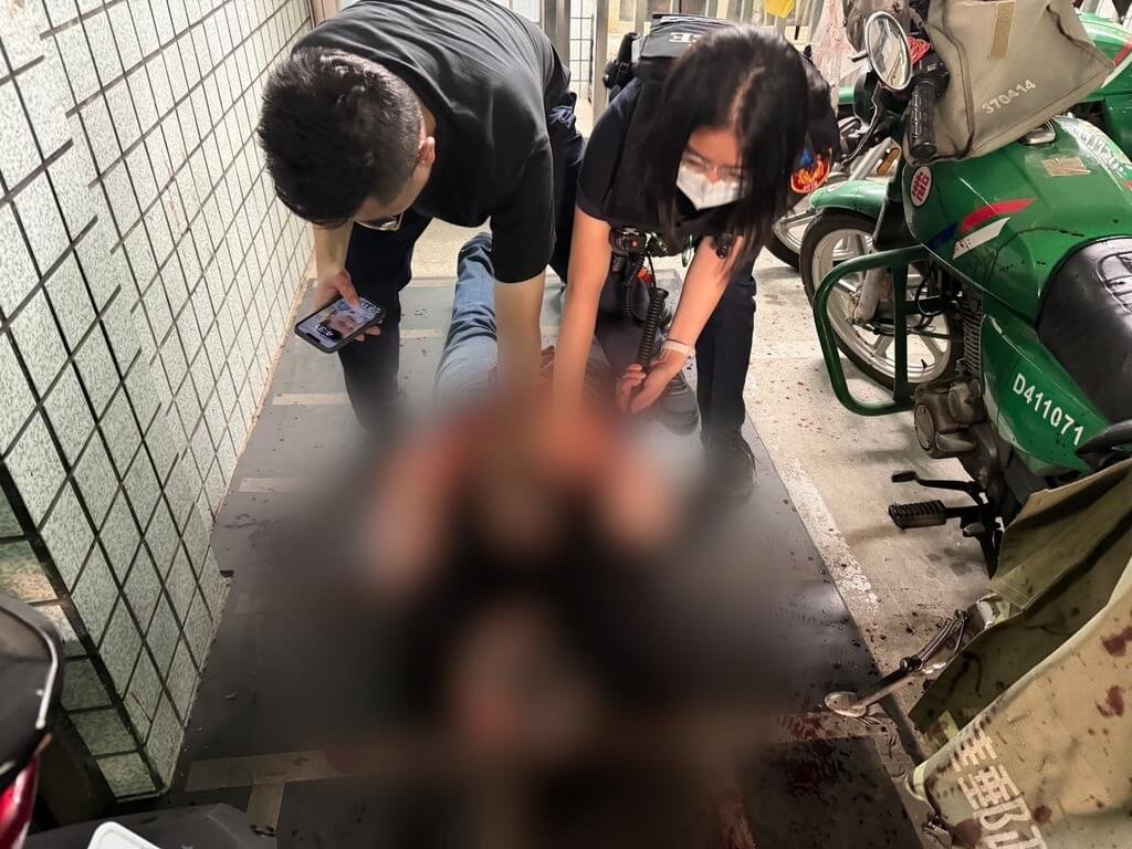 苗栗縣竹南鎮劉姓男子長期不滿住家對面郵局貨運作業聲響，4日持菜刀攻擊楊姓外包司機致死。劉嫌落網後依殺人罪嫌送辦，台灣苗栗地方檢察署5日向法院聲請羈押獲准。（警方提供）中央社記者管瑞平傳真　115年6月5日