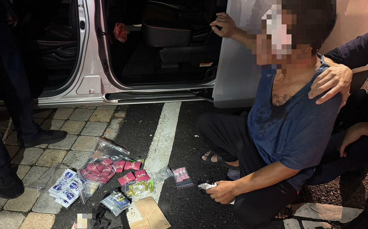 拍違停竟遭毒男追打！前鎮警攔截毒品快餐車查獲近300包毒品