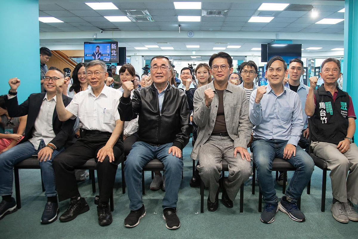 民眾黨6日在新北市成立議員候選人聯合總部及國民黨新北市長參選人李四川後援會。 圖：翻攝自黃國昌臉書