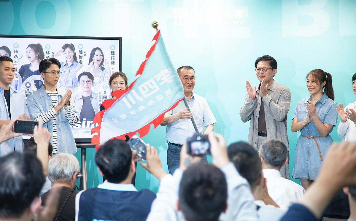 藍白合造勢拚新北 李四川與黃國昌同台20分鐘引關注