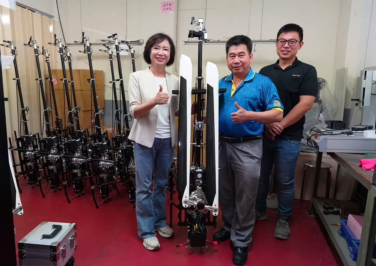 何欣純提出在台中設立「無人機智慧製造中心」的構想，期盼串聯中央政策、國際供應鏈與在地製造能量。 圖：何欣純辦公室/提供