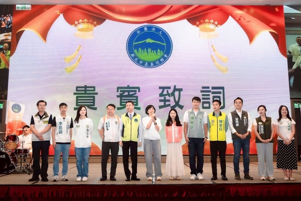 民主進步黨新北市長參選人蘇巧慧（前左6）6日出席新北市嘉義同鄉會第12屆第2次會員代表大會，致詞時懇託鄉親支持。（蘇巧慧競選辦公室提供）中央社記者黃旭昇傳真　115年6月6日